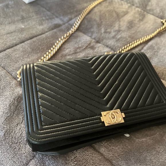 Chanel chevron, caviar leather wallet on a chain - Picture 4 of 16